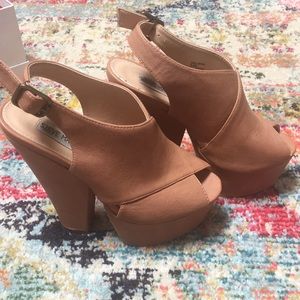 Cognac Steve maddens with chunky heel